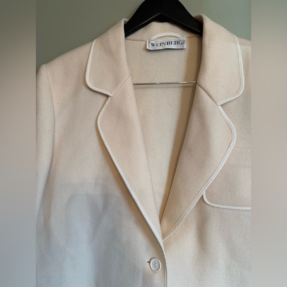 Vintage European Elegance: Weinberg Cream Piped Blazer - Picture 7 of 13